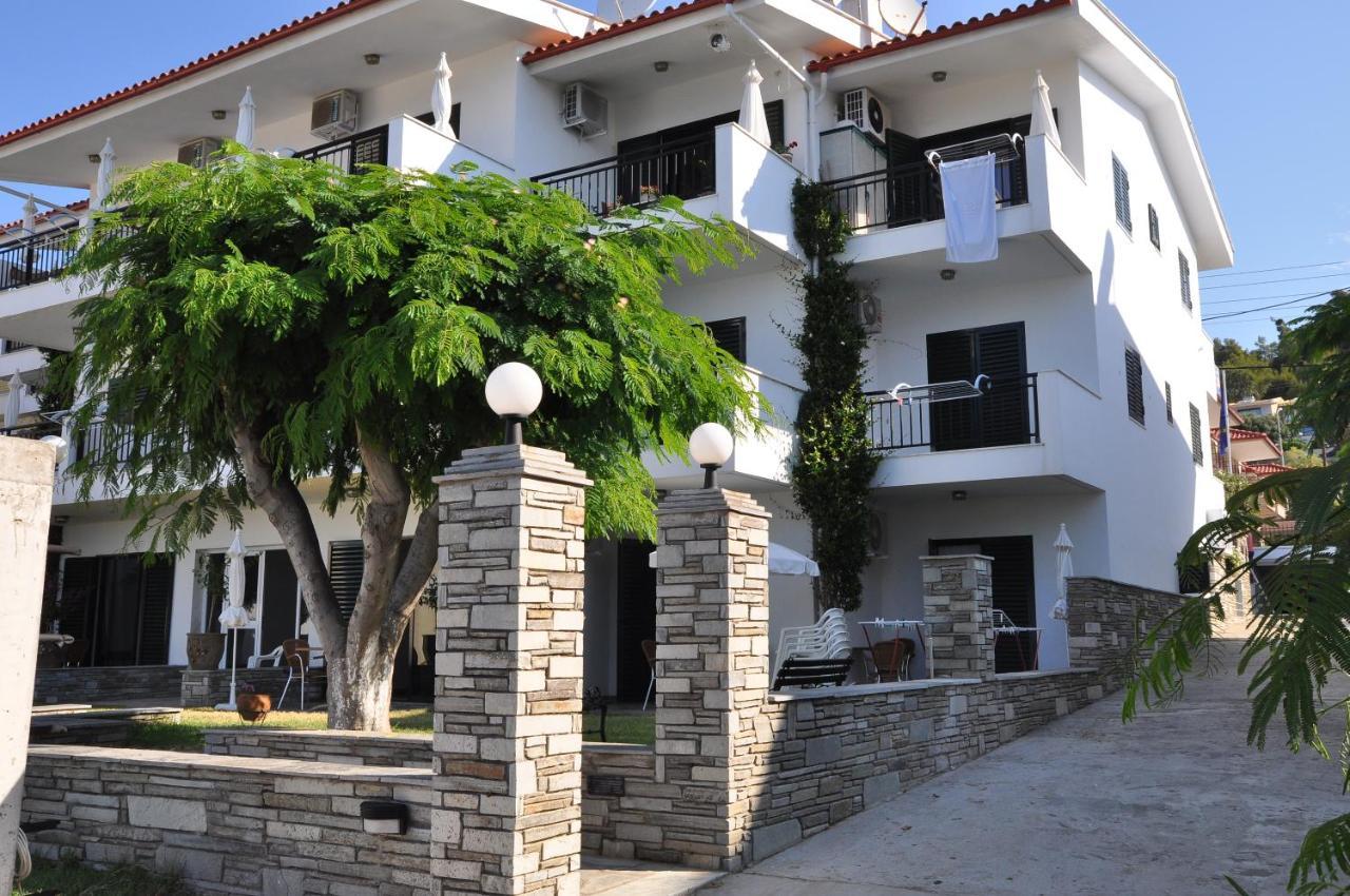 Aparthotel Pansion Alexandros By The Sea Nea Skioni Exterior foto