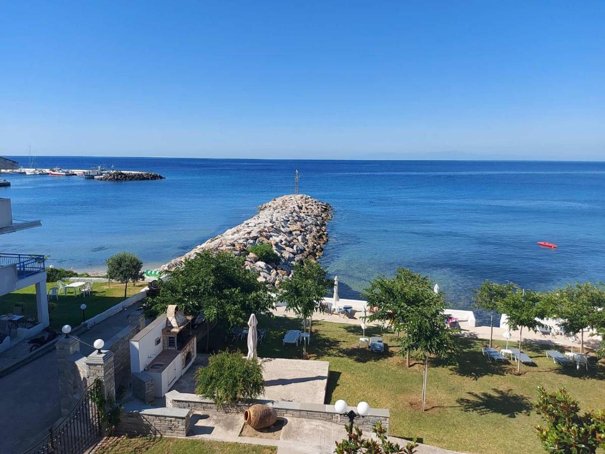 Aparthotel Pansion Alexandros By The Sea Nea Skioni Exterior foto