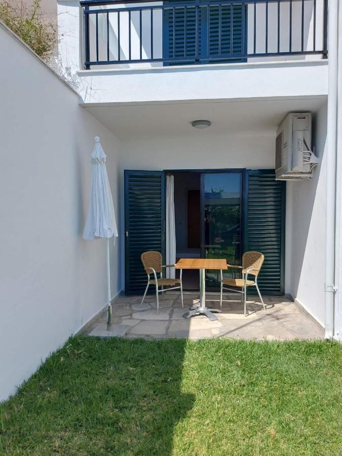 Aparthotel Pansion Alexandros By The Sea Nea Skioni Exterior foto