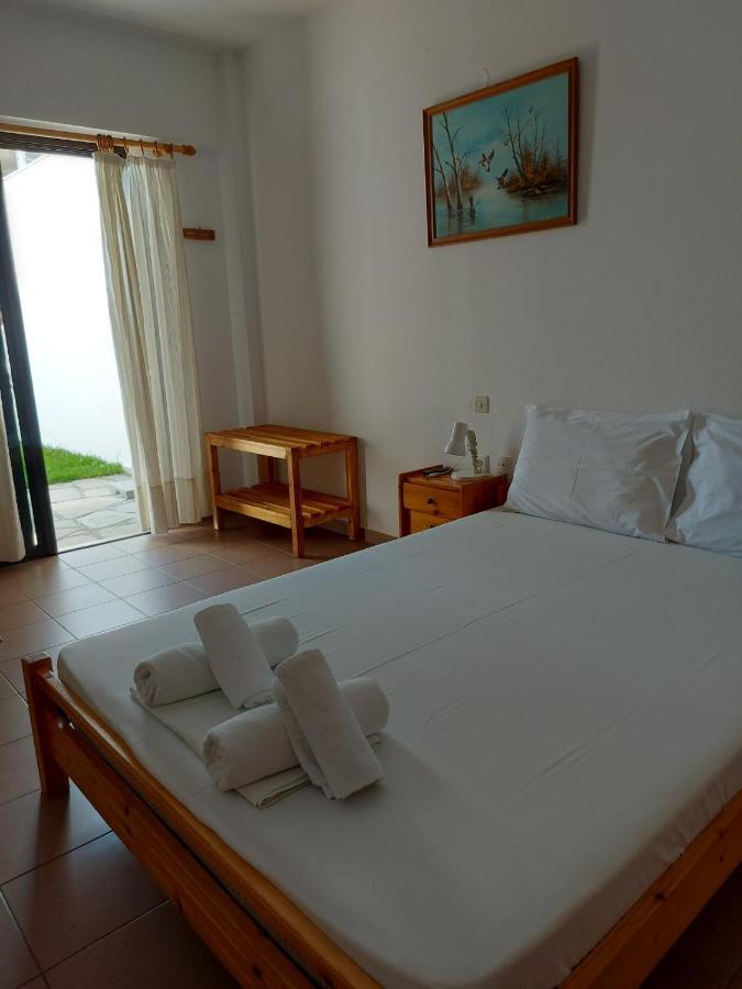 Aparthotel Pansion Alexandros By The Sea Nea Skioni Exterior foto